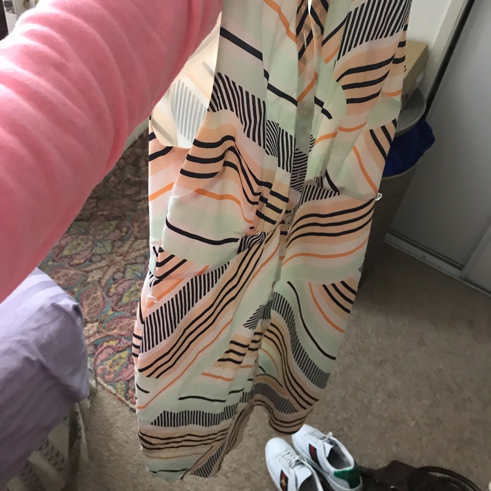 Very beautiful dress size 4 but will fit best XS,